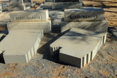 Redlinghuys, grave fallen over