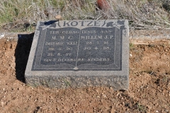 Kotze, MMC Miemie nee Nel born 26 May 1890 died 21 August 1957 + Willem JP born 28 January 1891 died 30 April 1958